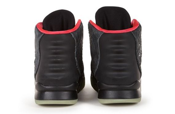 Kanye Yeezy 2 pic